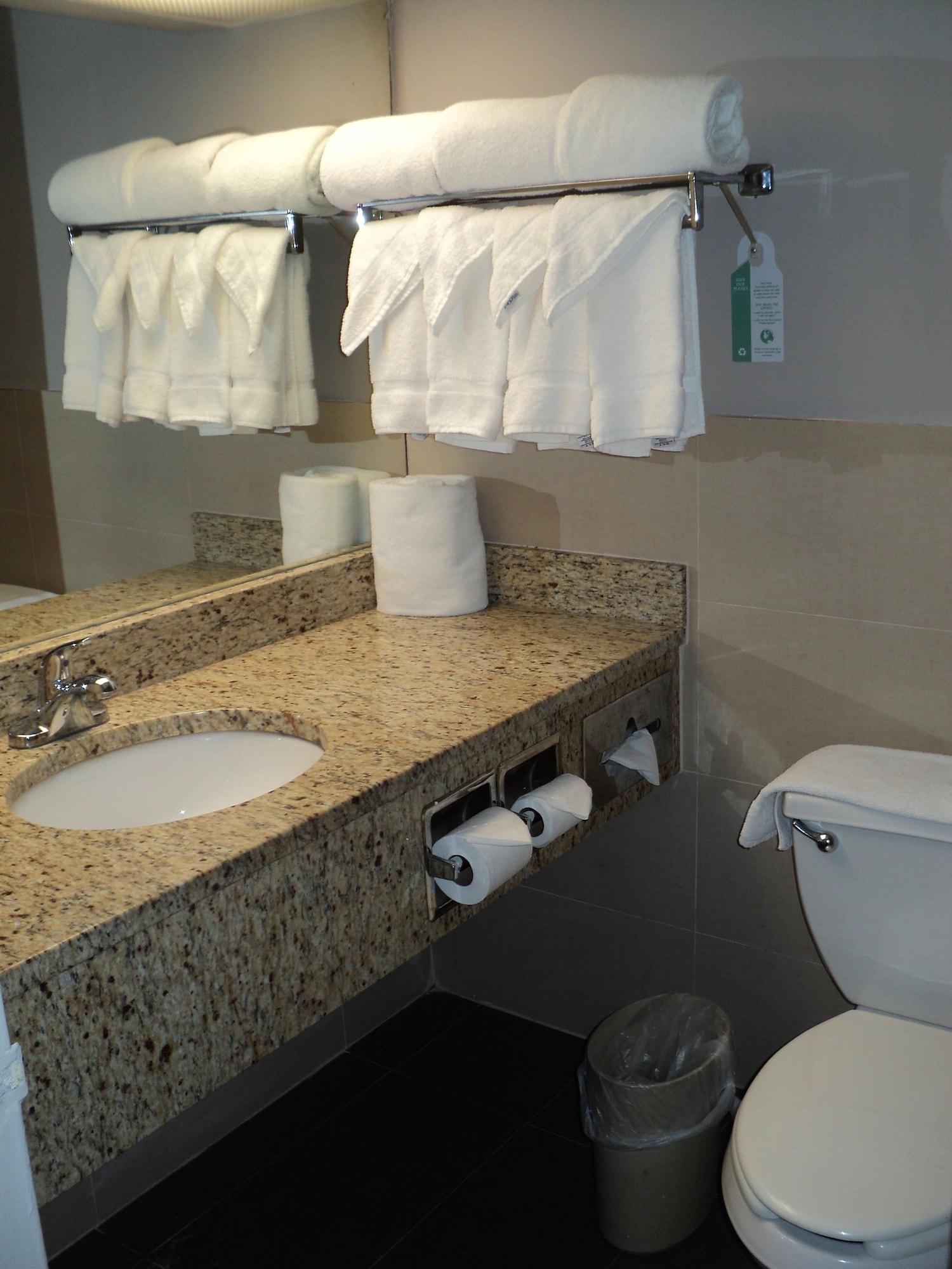 Ramada By Wyndham Yonkers - Westchester Zewnętrze zdjęcie