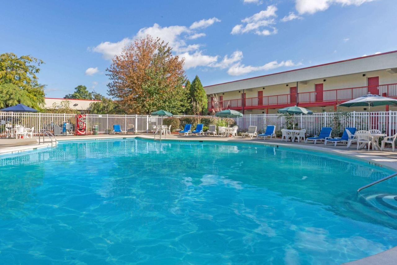 Ramada By Wyndham Yonkers - Westchester Zewnętrze zdjęcie