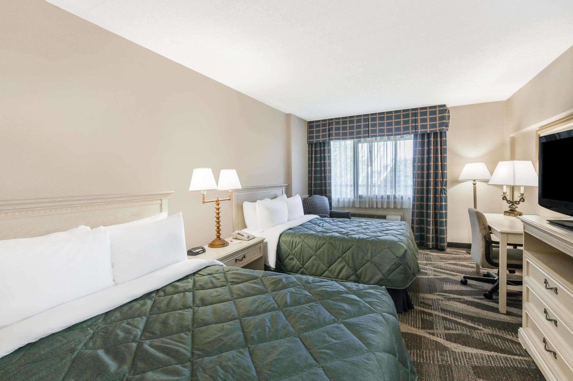 Ramada By Wyndham Yonkers - Westchester Zewnętrze zdjęcie