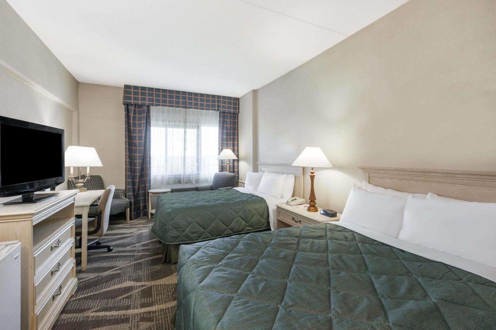 Ramada By Wyndham Yonkers - Westchester Zewnętrze zdjęcie